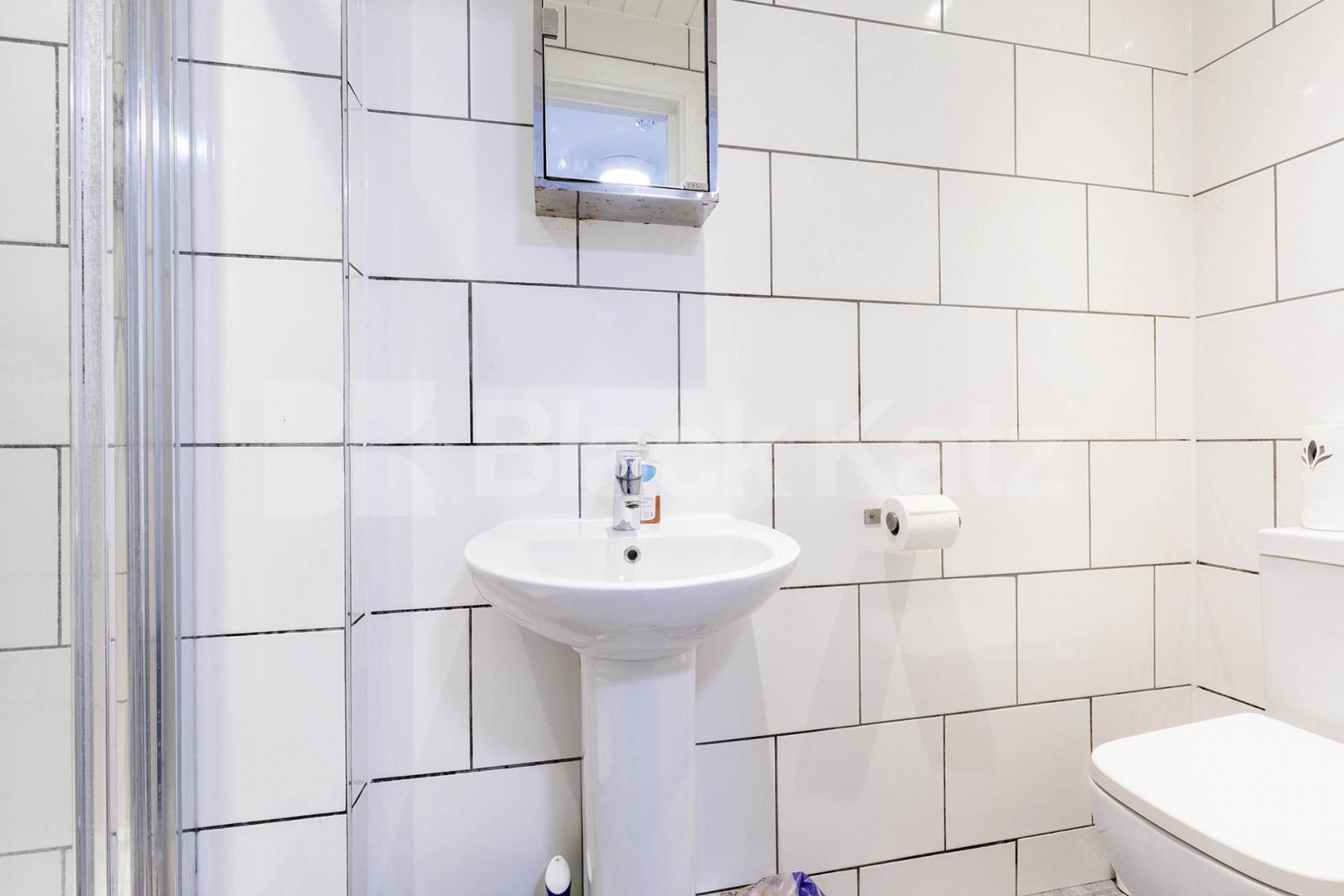 Modern studio set in a beautiful location Kilburn Lane , Queens Park